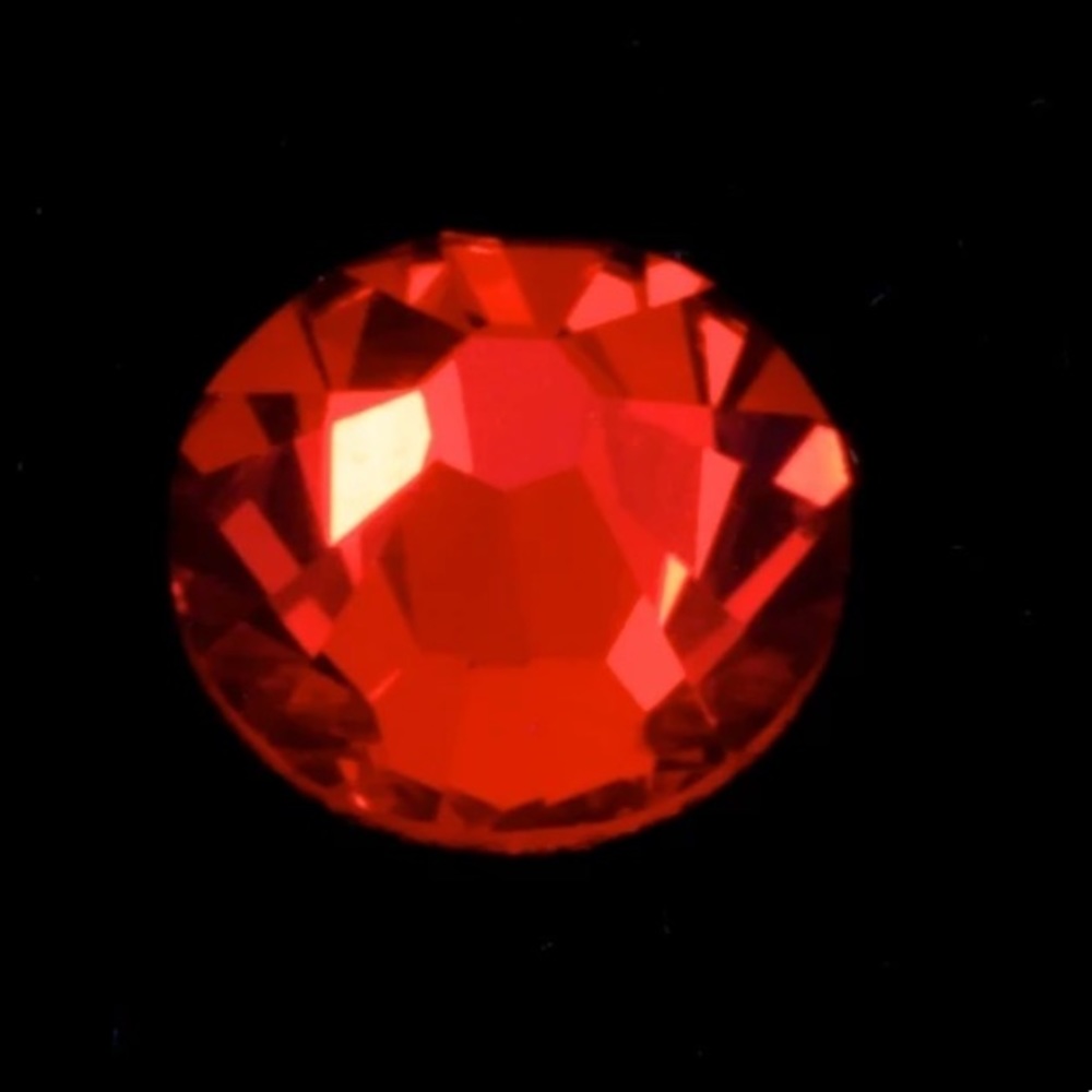 Swarovski • Color: Light Siam, 2028 XILION Rose Hotfix Rhinestones - Picture 3 of 15
